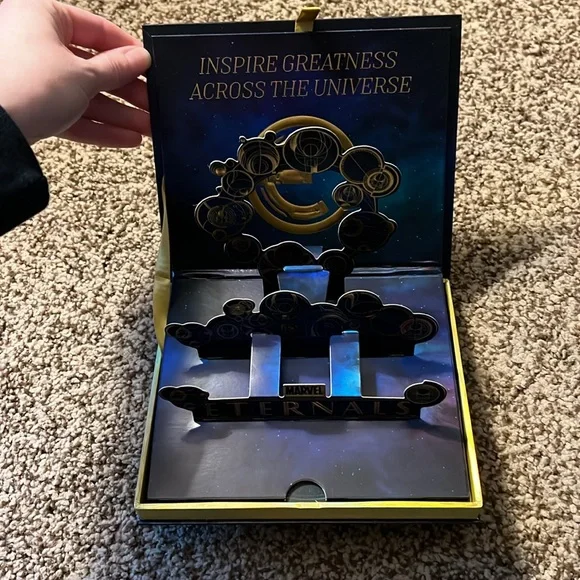 Urban Decay Eternals eyeshadow palette - Picture 7 of 9